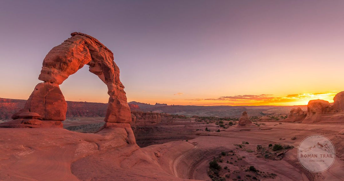 Delicate Arch at sunset in Arches National Park, Utah