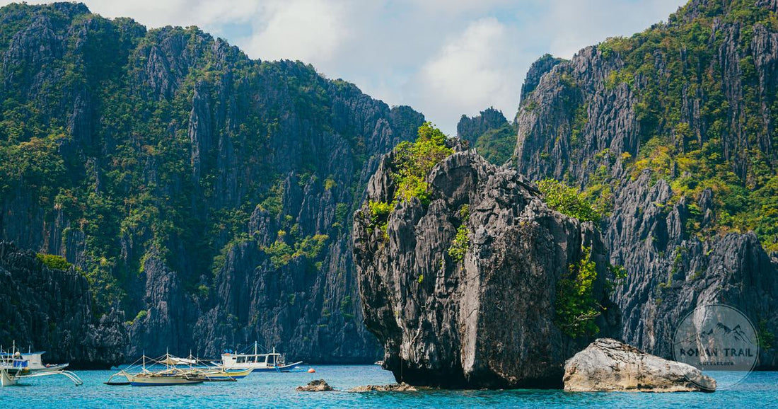 Limestone rock formations and outrigger boats in El Nido, Palawan