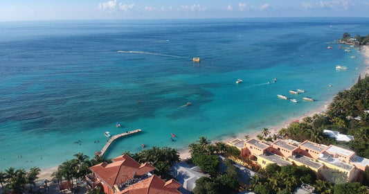 Aerial view of West Bay Beach and turquoise water, Honduras