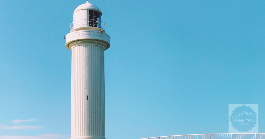 Flagstaff Point lighthouse on the headland at Wollongong with the Pacific beyond.
