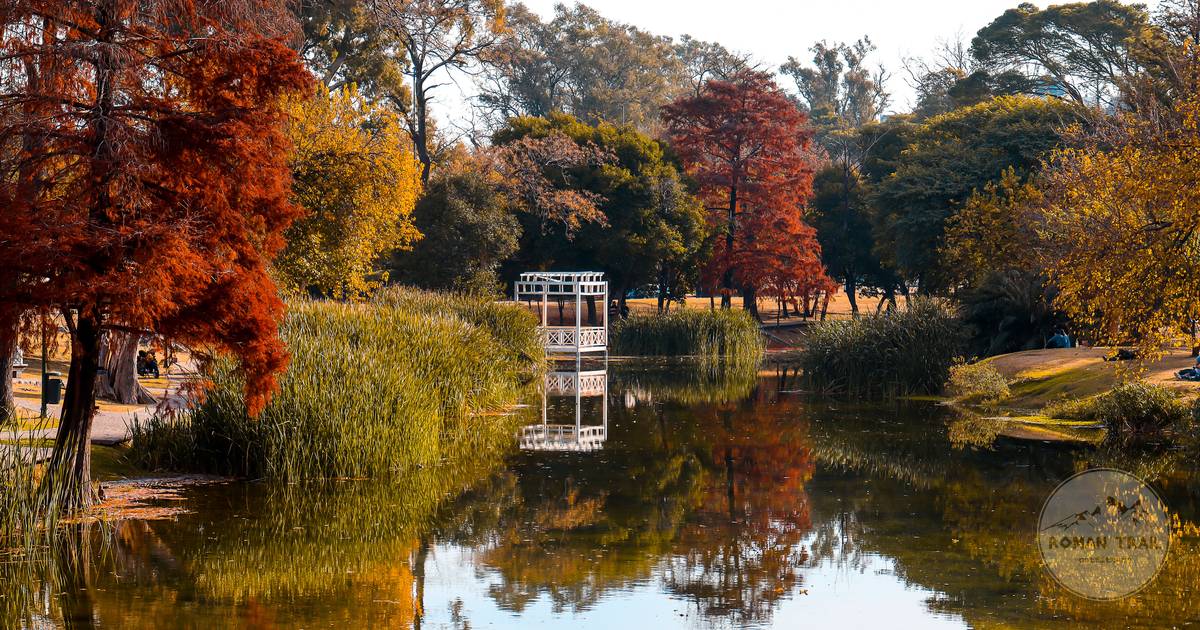 Autumn colour reflected in a park lake in Cordoba, Argentina, Cordoba Argentina packing list for women by Roman Trail Outfitters