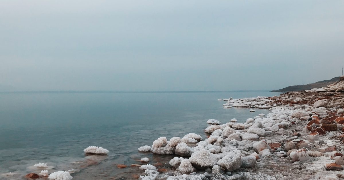 The calm mineral water and salt formations of the Dead Sea in Jordan, Dead Sea packing list for women by Roman Trail Outfitters
