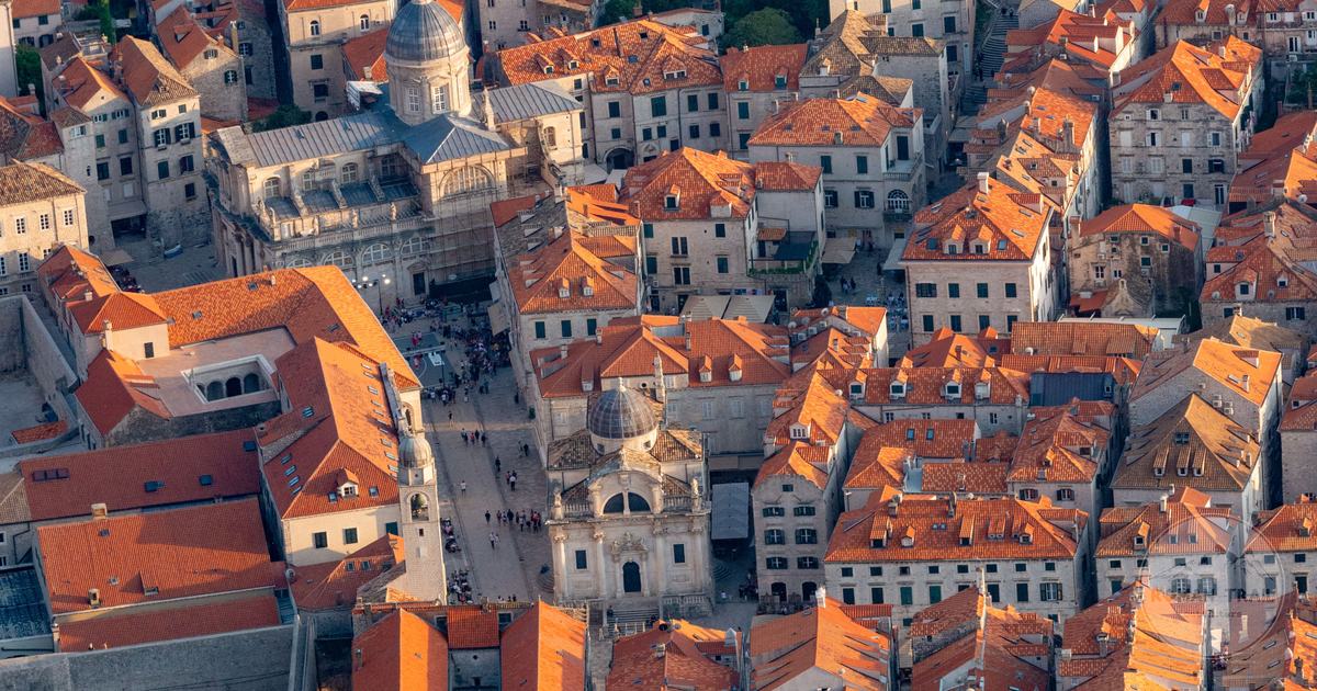 Close aerial of the terracotta roofs and church domes inside the Dubrovnik walls, Dubrovnik for women travelers