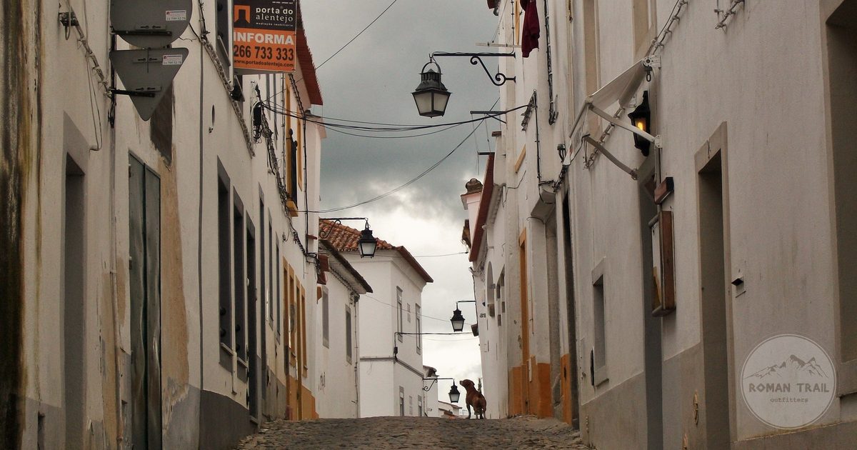 Cobbled streets lined with whitewashed houses in Evora, Evora packing list for women by Roman Trail Outfitters