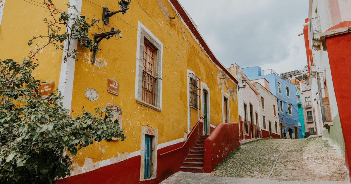 A colourful alley of houses in Guanajuato, Mexico