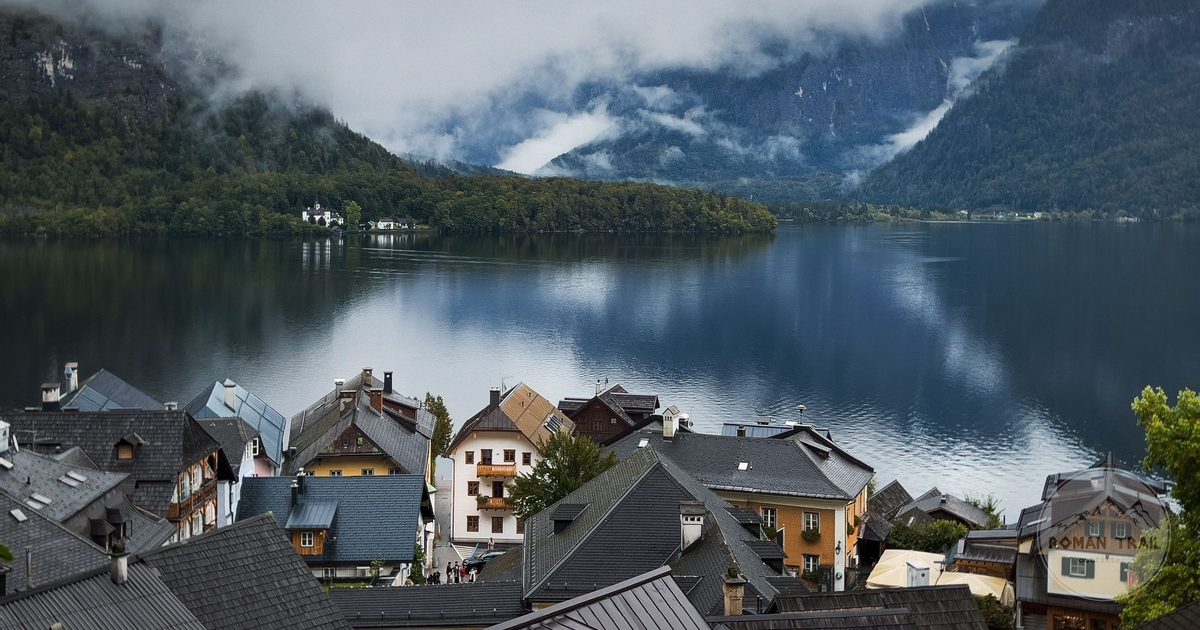 Houses at Hallstatt overlooking the Hallstatter See, Austria