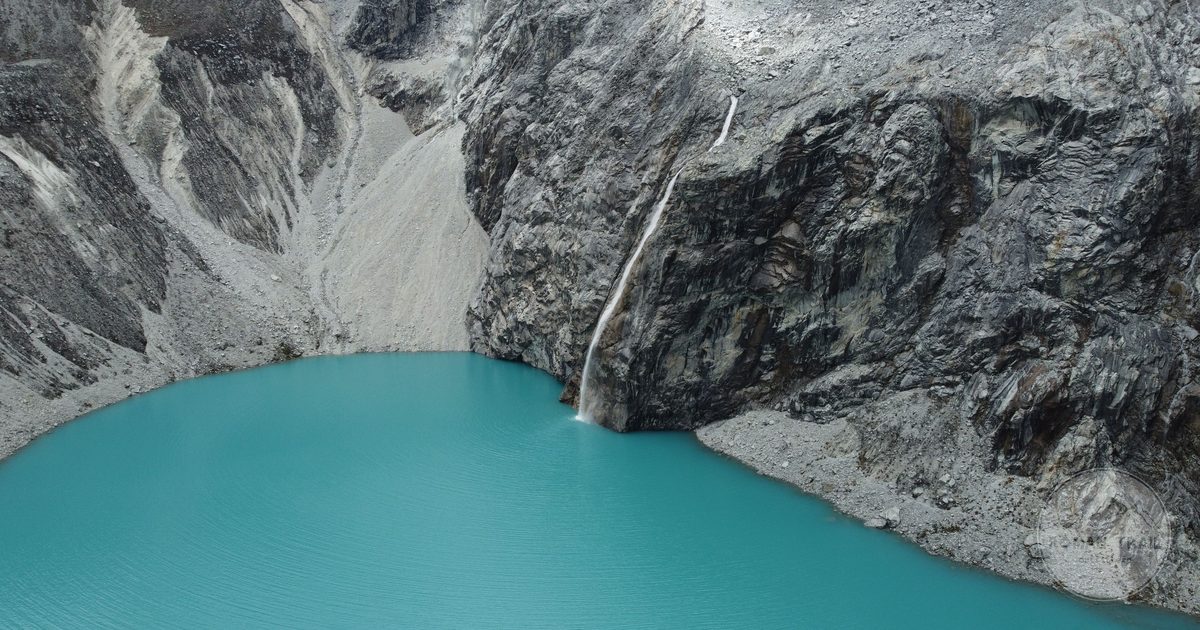 The turquoise water of Lake 69 in Huascaran National Park, Peru