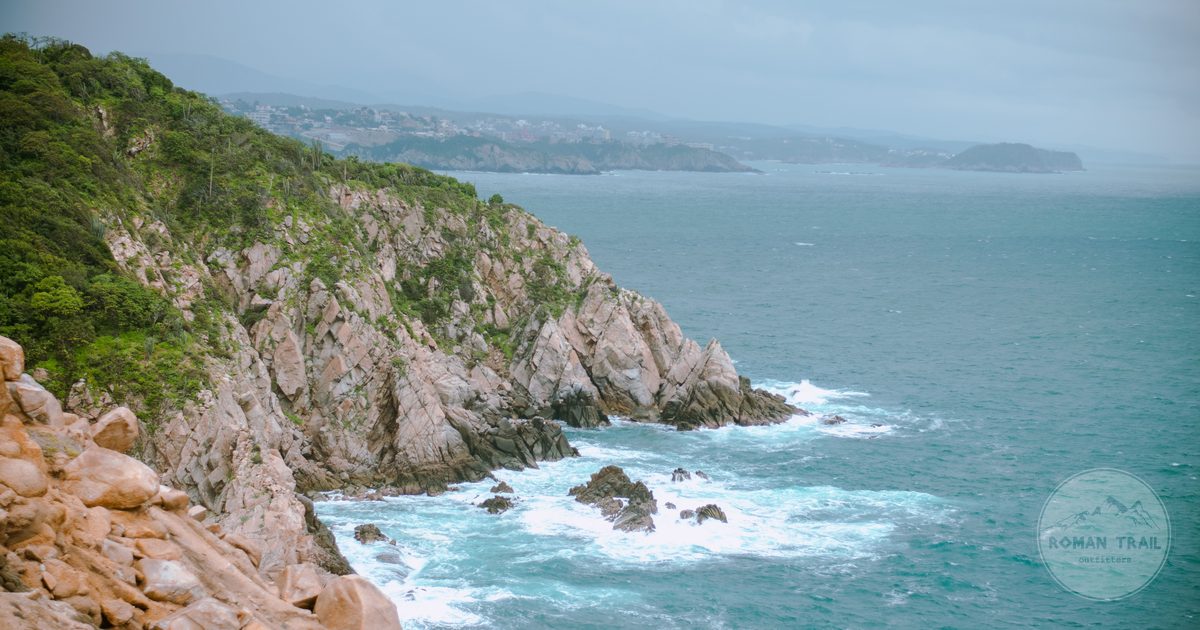 Rugged cliffs and turquoise water at Santa Maria Huatulco, Mexico