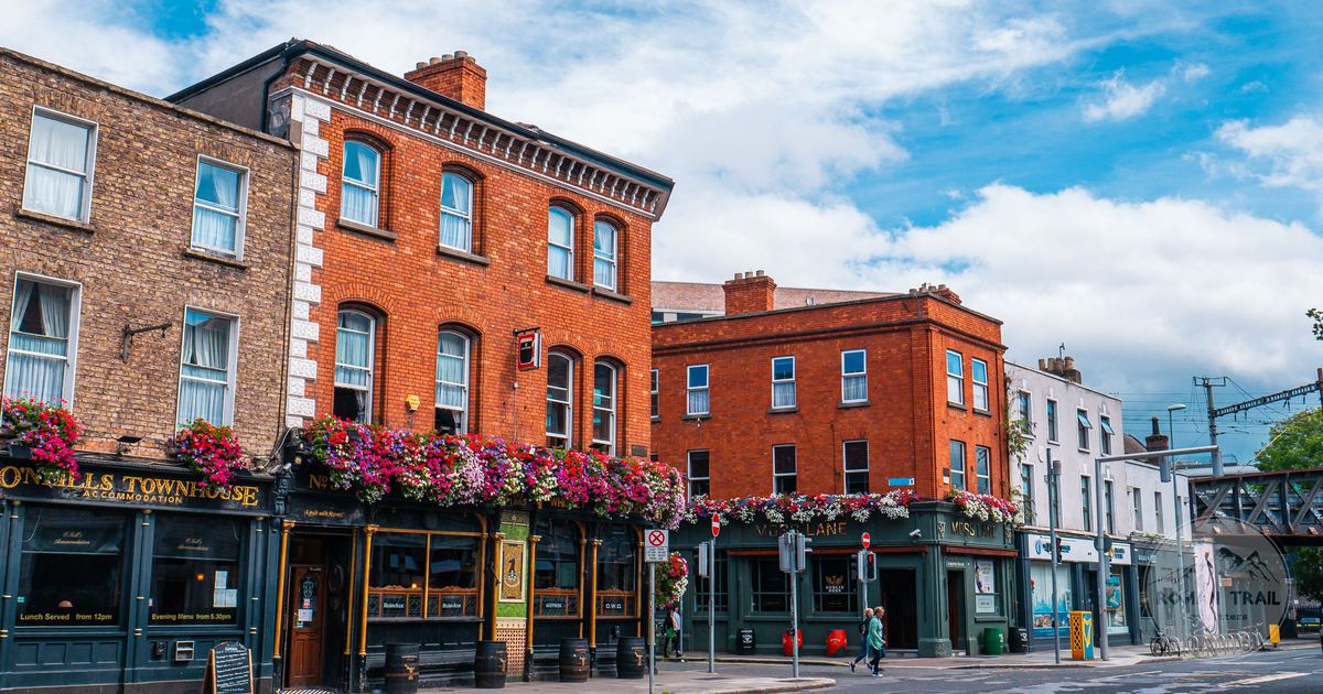 Historic buildings and street life in Dublin, Ireland