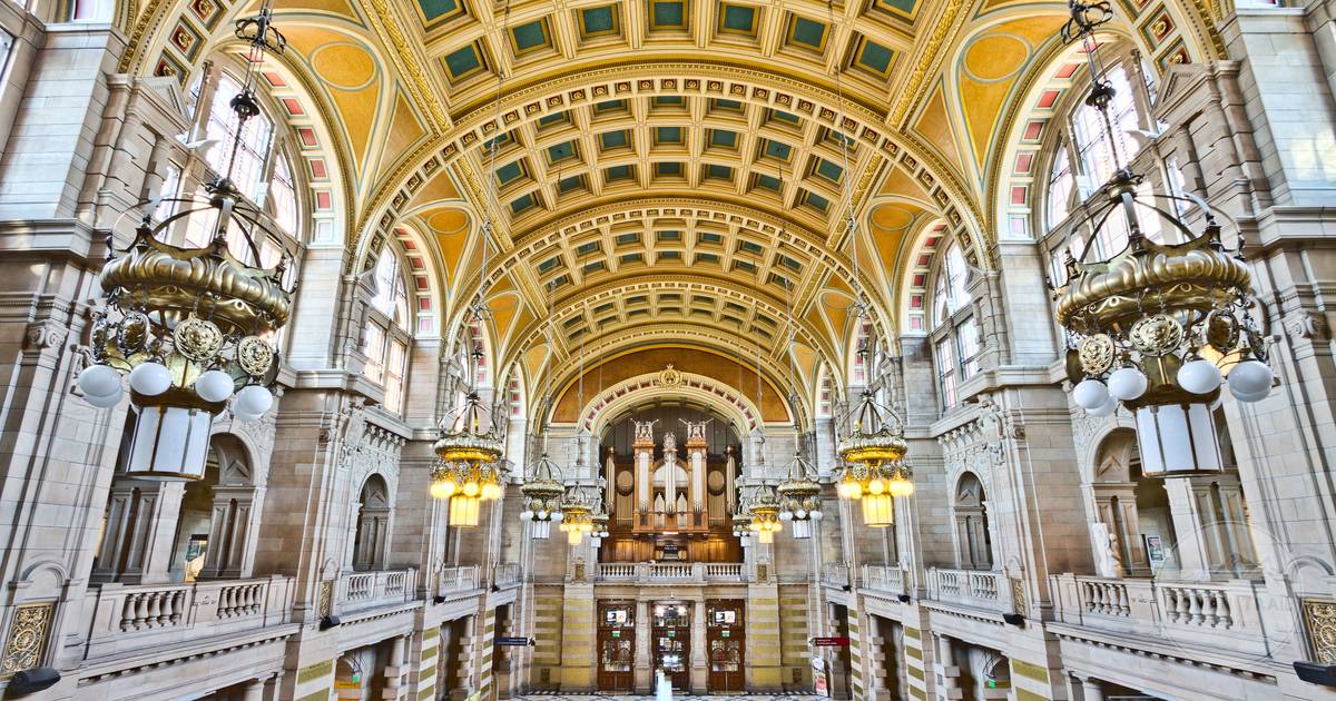 Victorian red sandstone architecture of the Kelvingrove Art Gallery, Glasgow