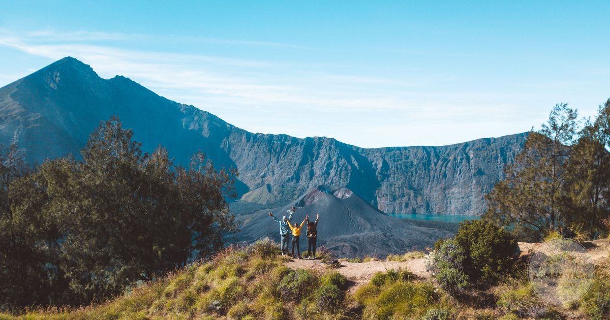 Hikers on the crater rim of Mount Rinjani, Lombok, Indonesia
