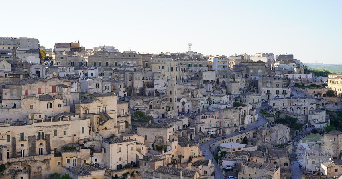 The stone dwellings of the Sassi districts stacked across the ravine at Matera, Matera packing list for women by Roman Trail Outfitters