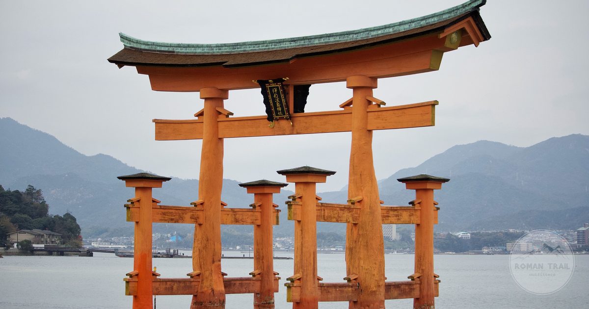 The floating torii gate of Itsukushima Shrine on Miyajima, Japan