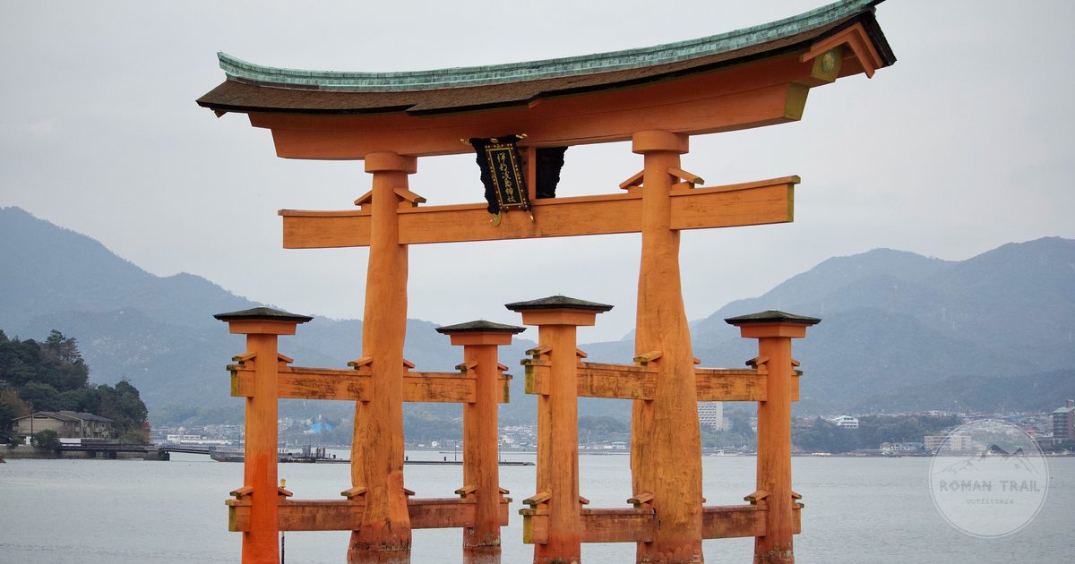The floating torii gate of Itsukushima Shrine at Miyajima, Japan