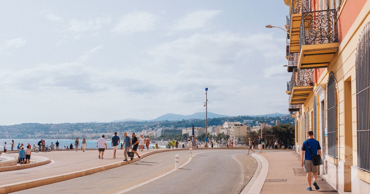 Tourists and cyclists on the coastal promenade in Nice, France