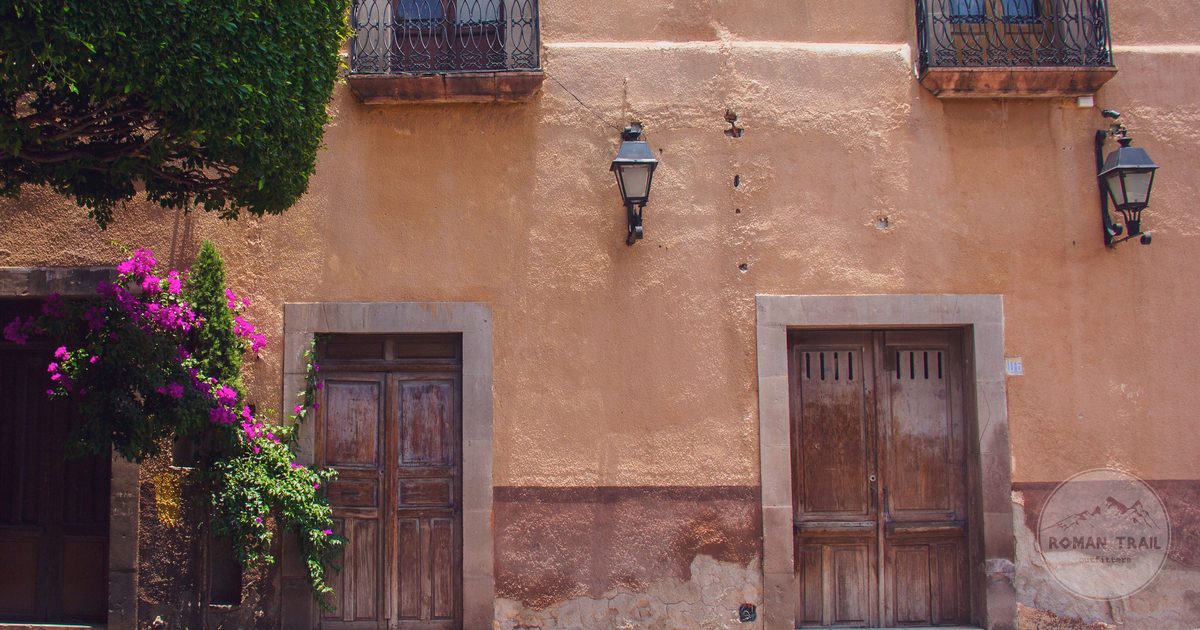 A colonial facade with wooden doors and balconies in Santiago de Queretaro