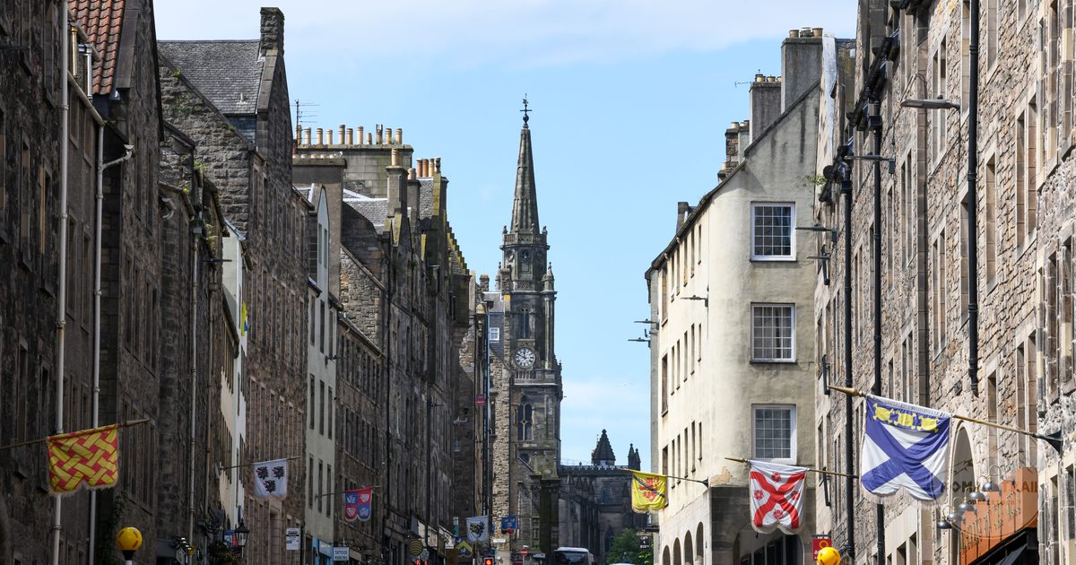 The Royal Mile in Edinburgh Old Town, Scotland