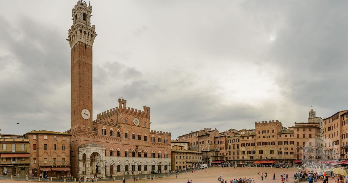 Piazza del Campo and the Palazzo Pubblico in Siena, Italy