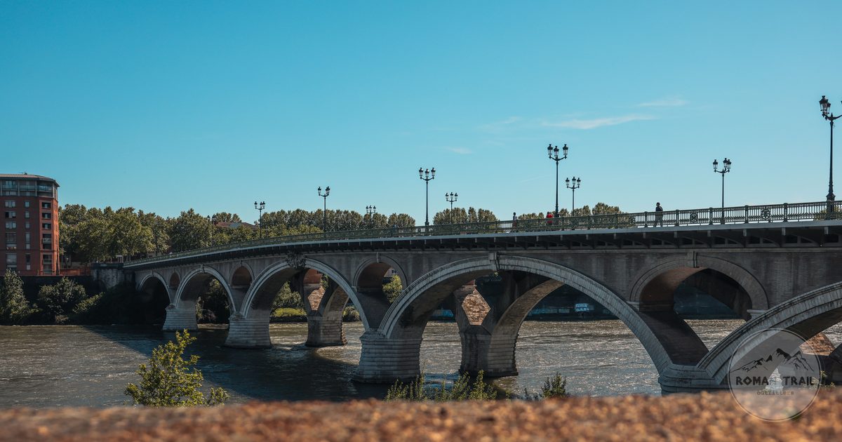 The Pont Saint-Pierre crossing the Garonne at Toulouse, France
