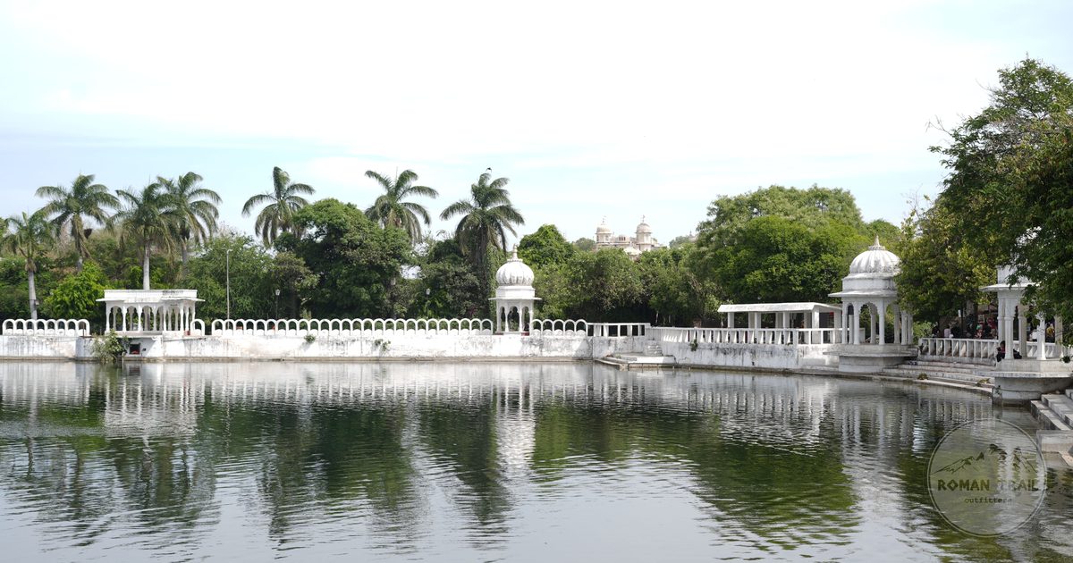 Gardens and lakeside greenery at Saheliyon Ki Bari in Udaipur, India